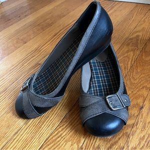 Jellypop Black and Brown Buckle Ballet Flats Low Wedge Heel EUC 8.5